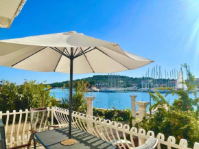 Seafront apartment with amazing view